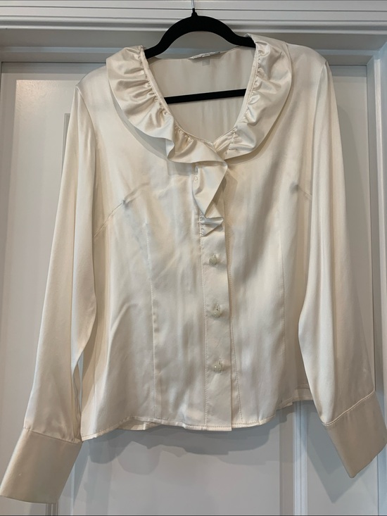 Connie Roberson Tops - Vintage Connie Roberson ruffle-Trim pure silk Blouse in Cream long sleeves